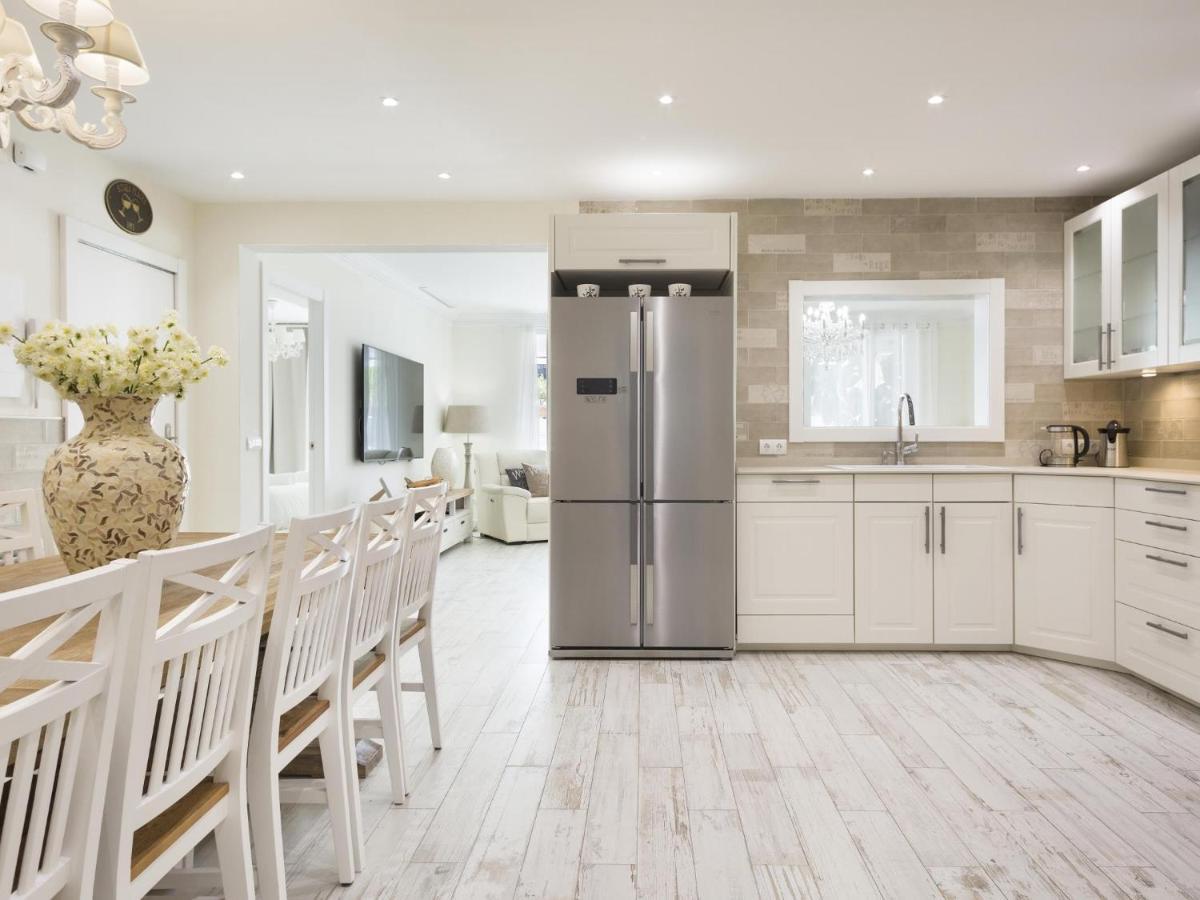 Sitges Spaces Mediterranean Apartments 5 Bedrooms, 4 Bathrooms, 75M2 Terrace, Centre Sitges- Sleeps 11 외부 사진