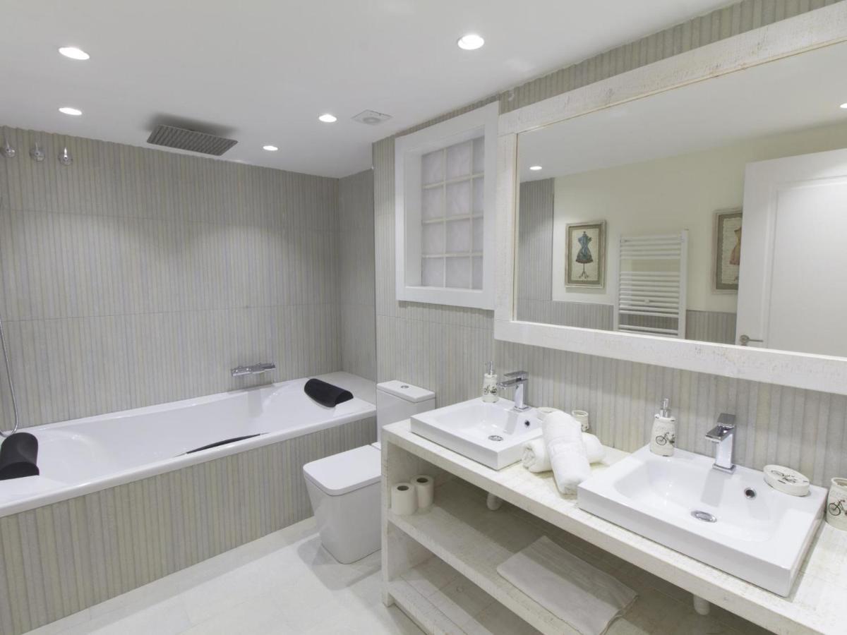 Sitges Spaces Mediterranean Apartments 5 Bedrooms, 4 Bathrooms, 75M2 Terrace, Centre Sitges- Sleeps 11 외부 사진